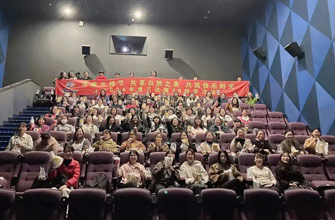 春光與你們都是這世界最好的風(fēng)景，節(jié)日快樂！